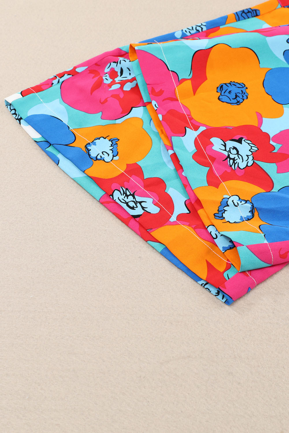 Večbarvne hlače z abstraktnim cvetličnim potiskom in širokim pasom