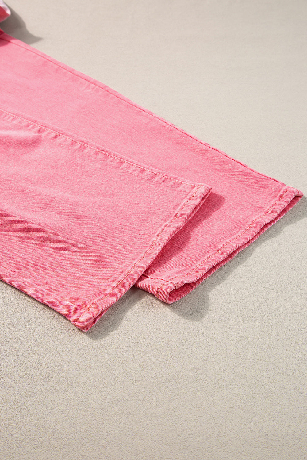 Rosafarbene Denim-Hose mit verstreuten Strasssteinen und Farbverlauf