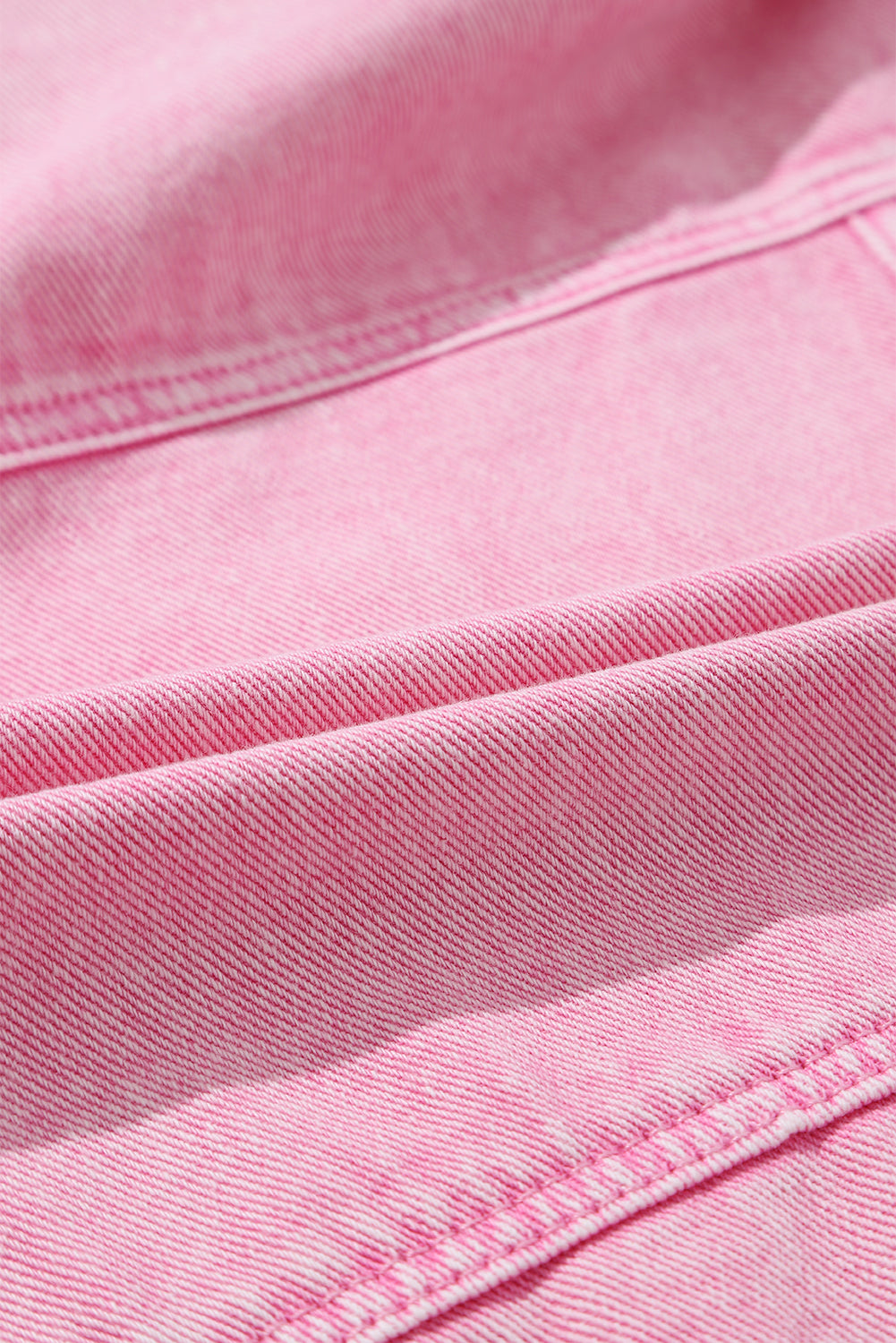 Rožnata jakna iz jeansa z žepi in zakovicami