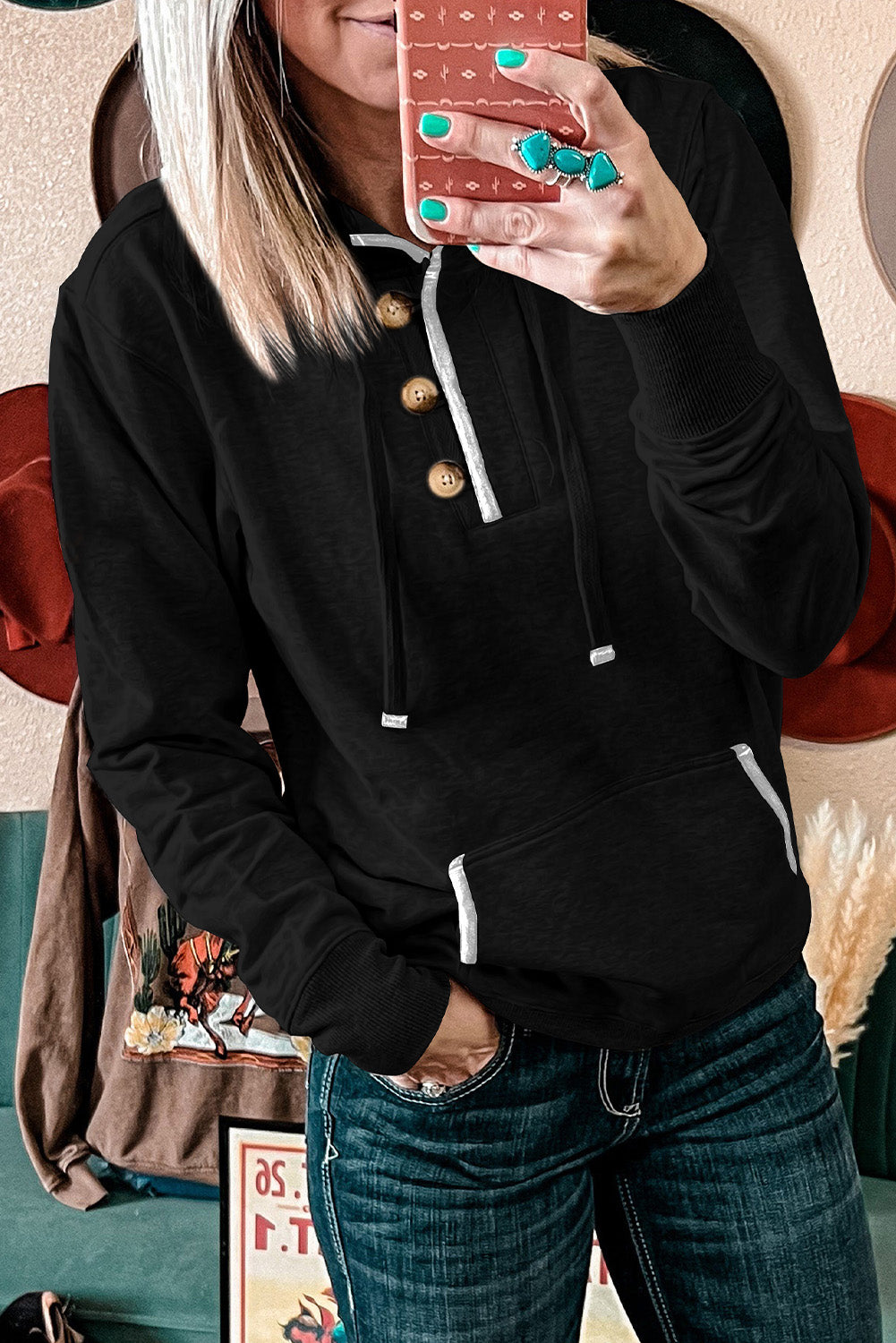 Crna majica s kapuljačom s kapuljačom u obliku klokana i džepa