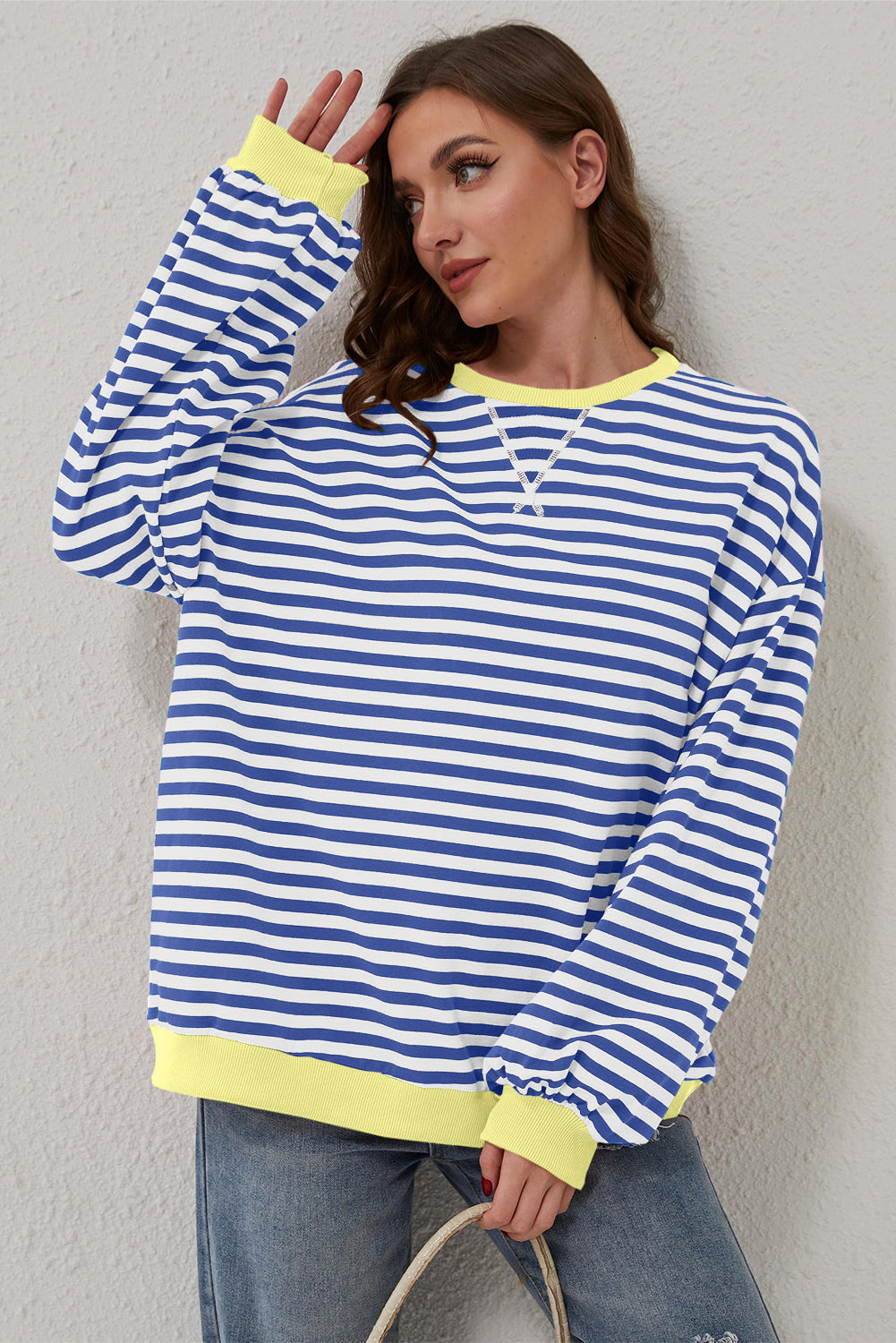 Sweat-shirt surdimensionné à rayures bleues et bordures contrastées