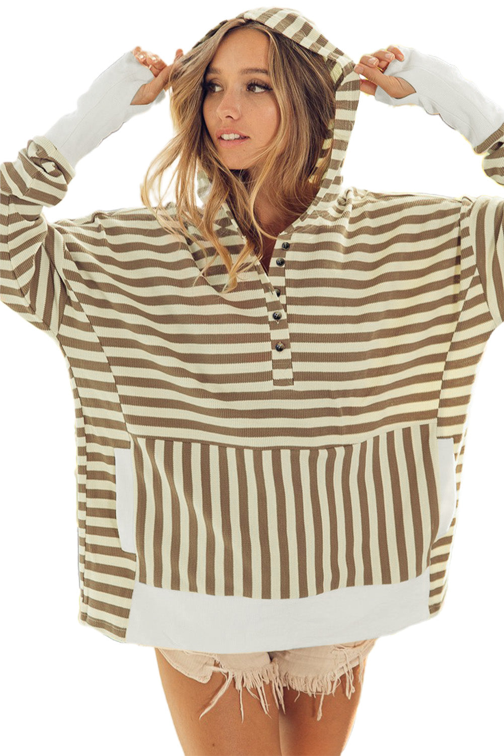 Prevelik pulover s kapuco v kaki črtah s kontrastno odprtino za palec