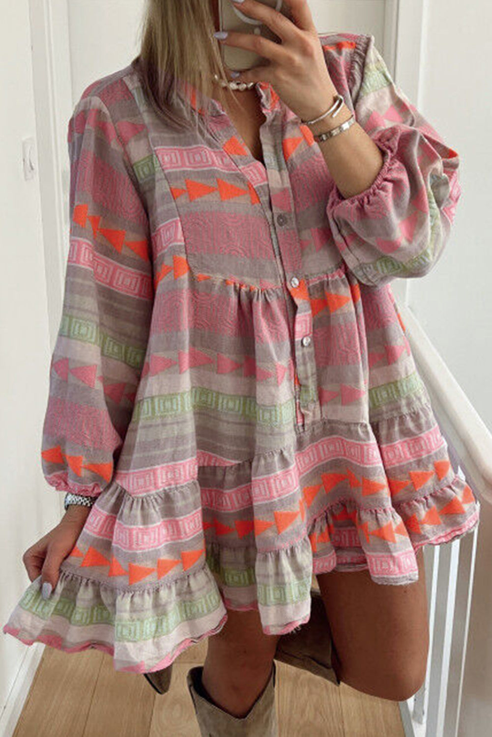 Mehrfarbiges Babydoll-Kleid mit Puffärmeln und Knöpfen im Boho-Print
