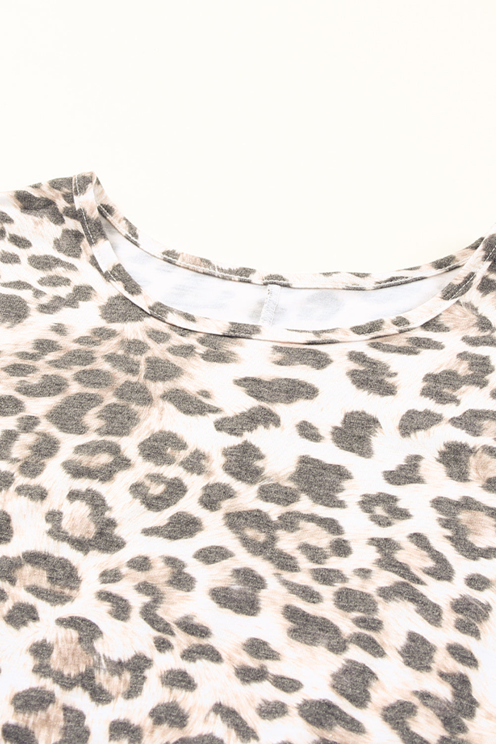 Večplastna in naborana mini obleka brez rokavov z leopardjim vzorcem