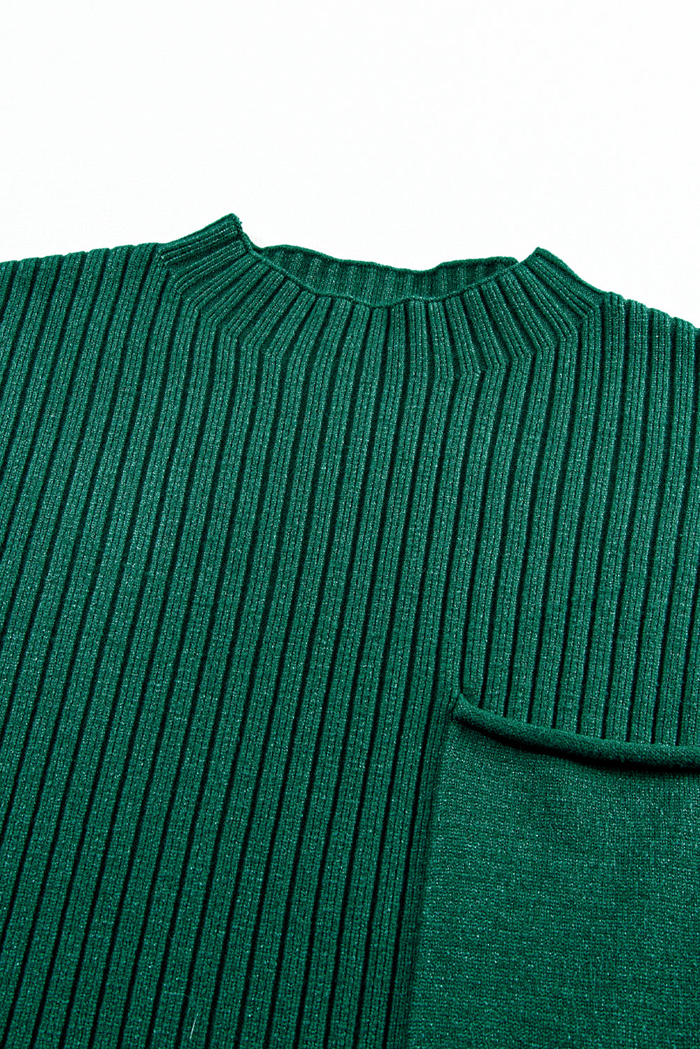 Črnkasto zelena pletena obleka s kratkimi rokavi in ​​rebrastimi žepi