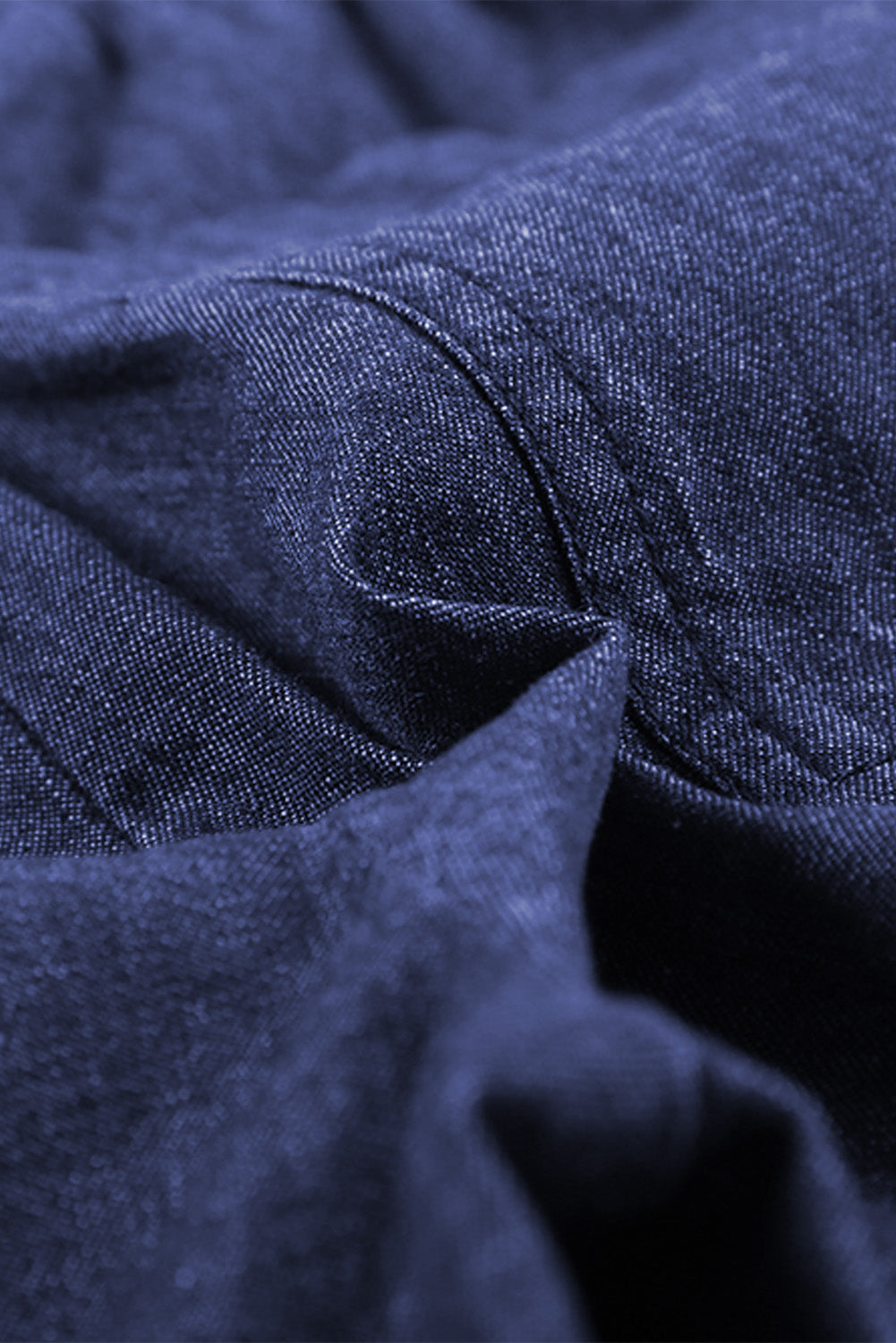 Dunkelblaue, lässige, ausgefranste Jeansshorts mit Taschen