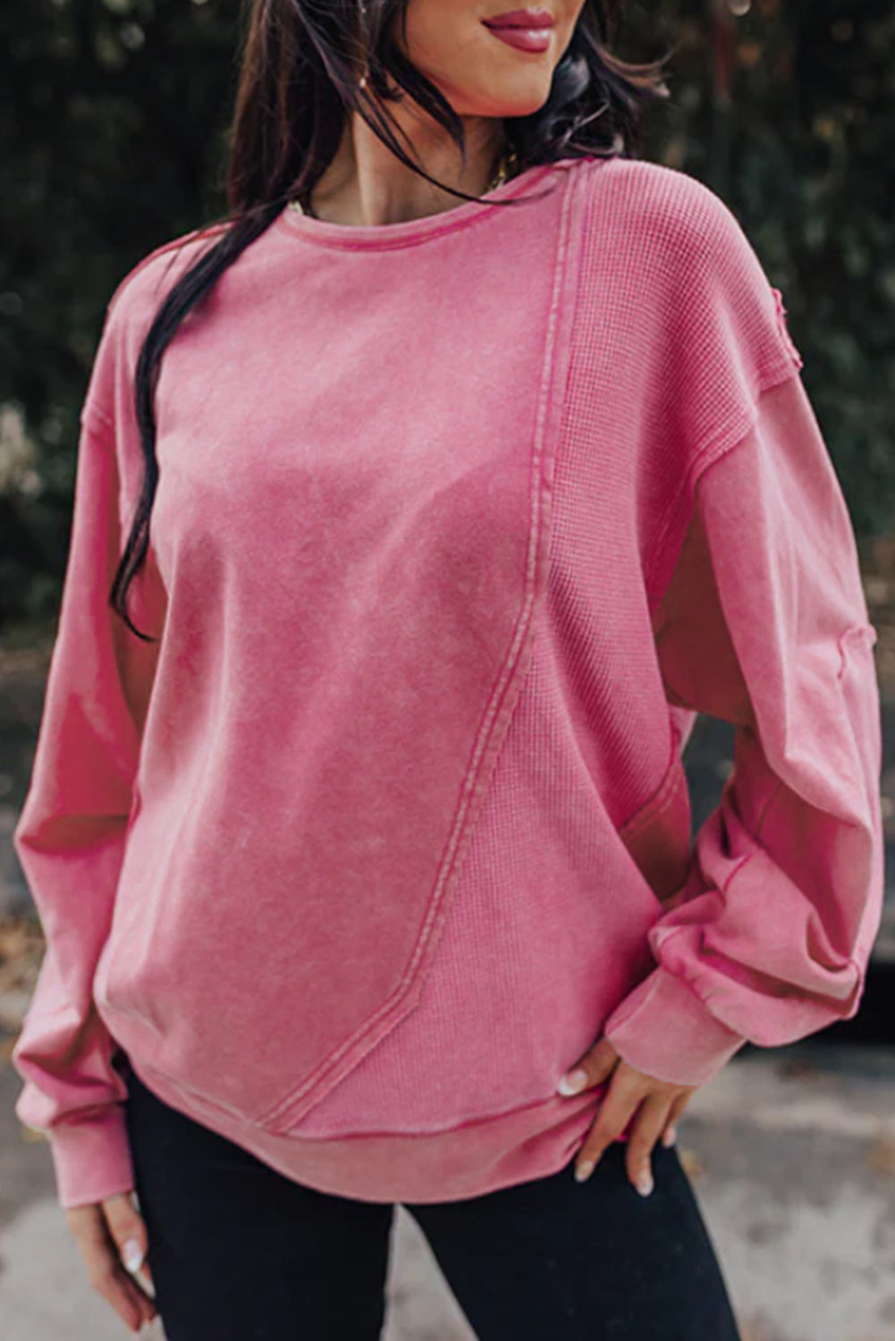 Rosafarbenes Patchwork-Sweatshirt mit freiliegender Naht und Waffelmuster