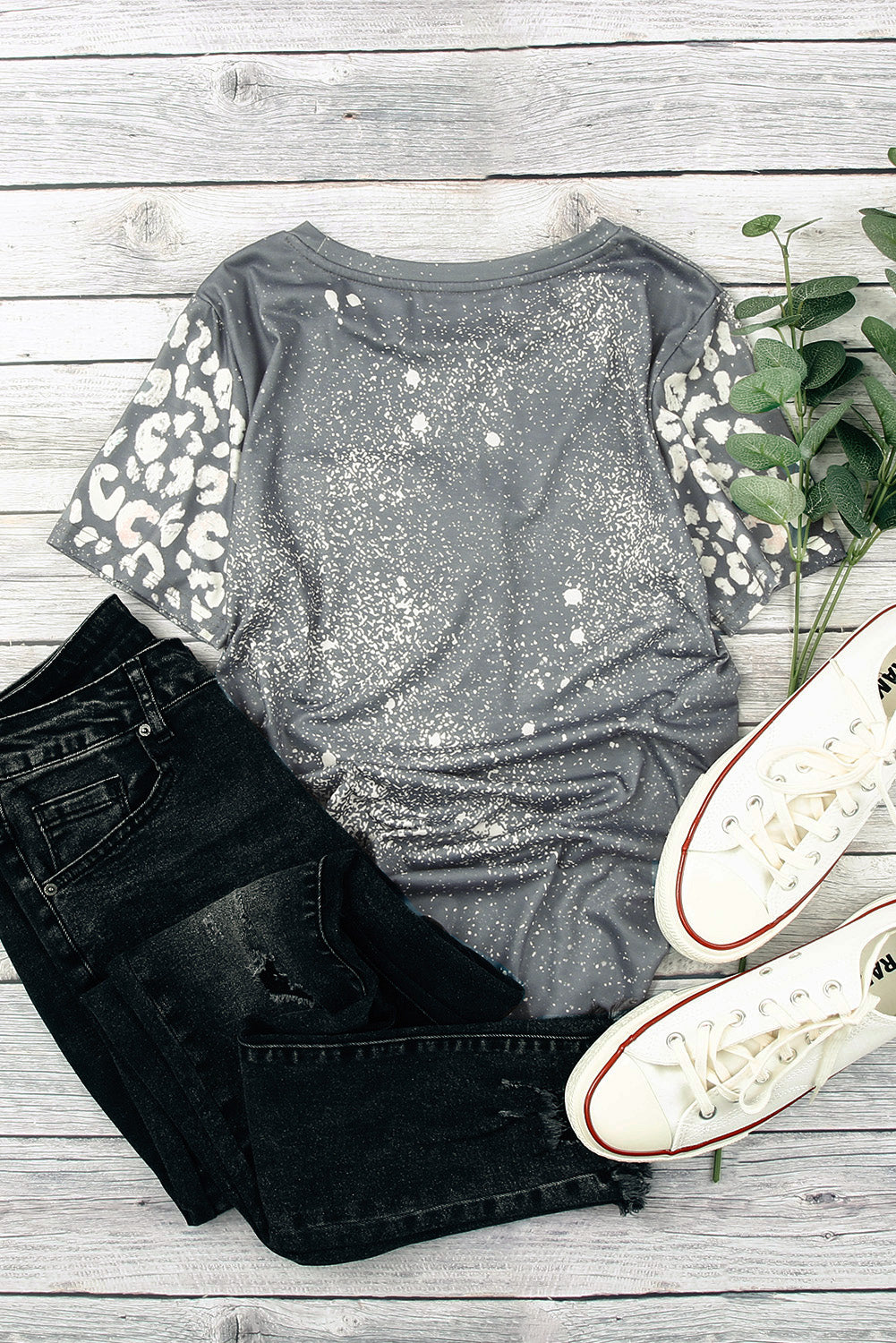 T-shirt à manches courtes léopard blanchi gris