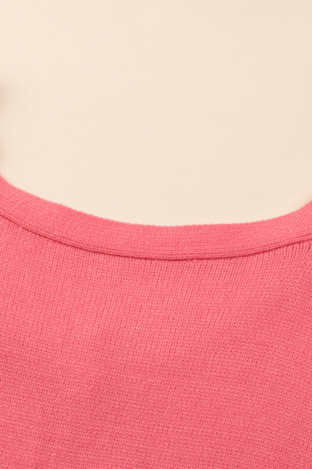 Rosafarbener Plus-Size-Pullover mit tief angesetzter Schulterpartie und V-Ausschnitt