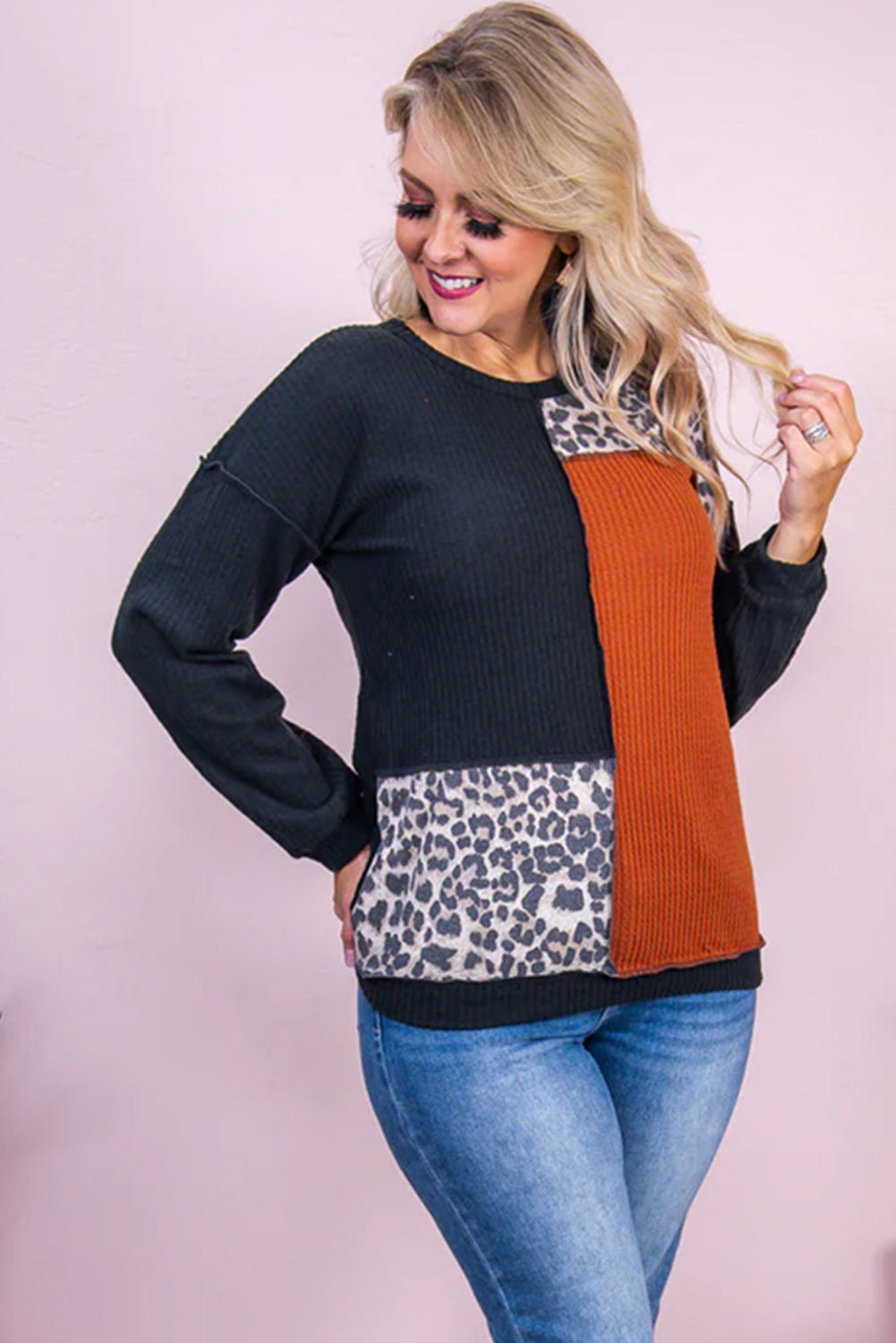 Haut en tricot gaufré patchwork léopard color block noir orange grande taille