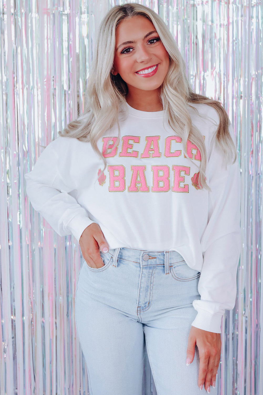 Weißes Freizeit-Sweatshirt mit BEACH BABE-Slogan und Grafik