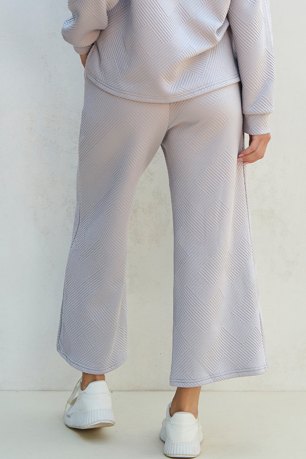 Set top con scollo a V con colletto a trama solida grigio chiaro e pantaloni a gamba larga