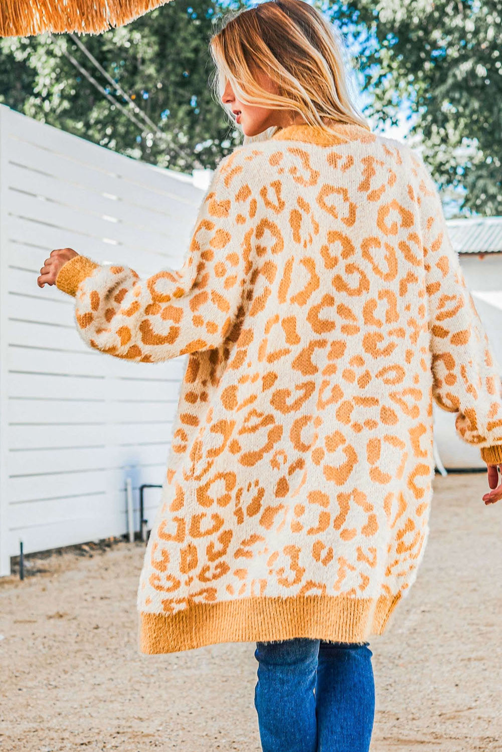 Cardigan tunique ouvert sur le devant en tricot pelucheux à imprimé léopard