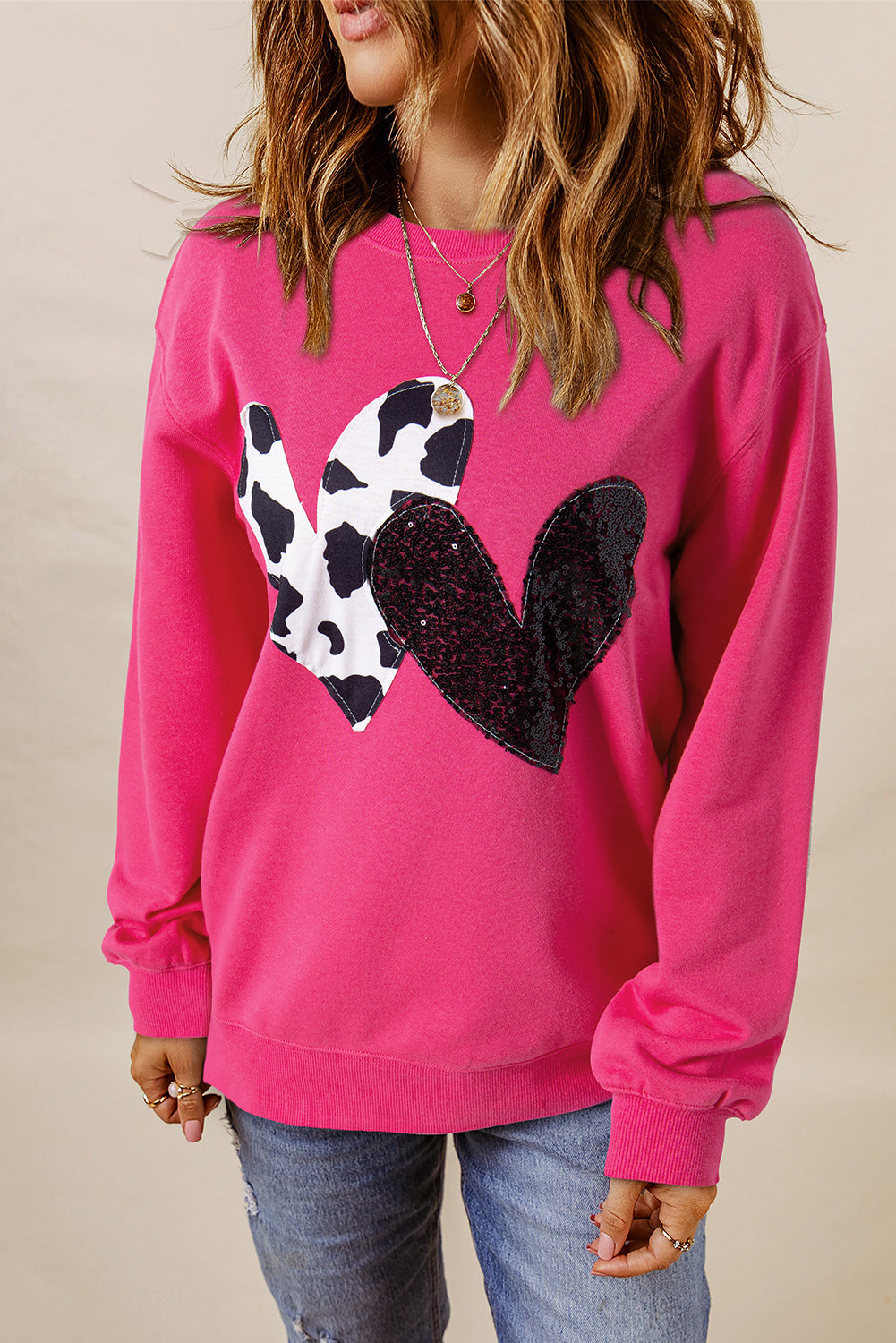 Krava jagodasto ružičasta i šljokičasta majica s dvostrukim zakrpama u obliku srca