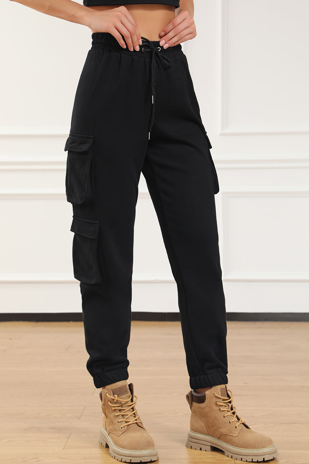 Pantalon de jogging noir à cordon de serrage avec poches cargo