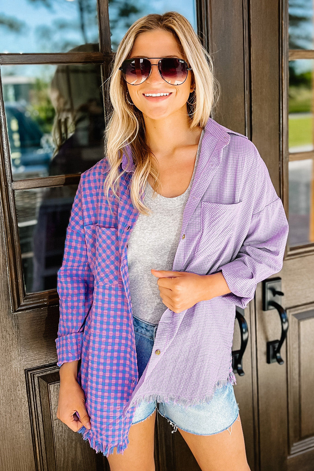 Chemise violette boutonnée à carreaux mélangés à manches longues et poche poitrine