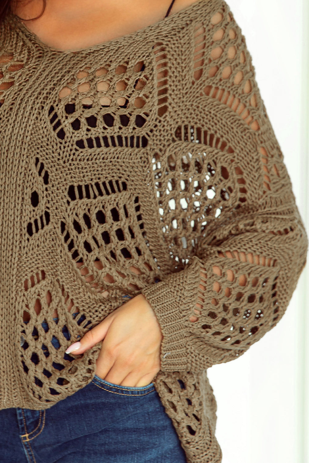 Kaki izdolbljen pleten pulover z v izrezom in dolgimi rokavi
