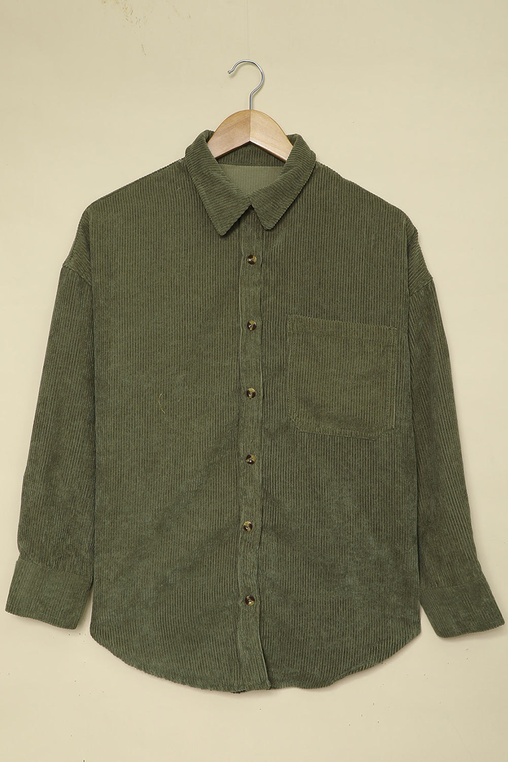 Chemise verte à poche boutonnée en velours côtelé
