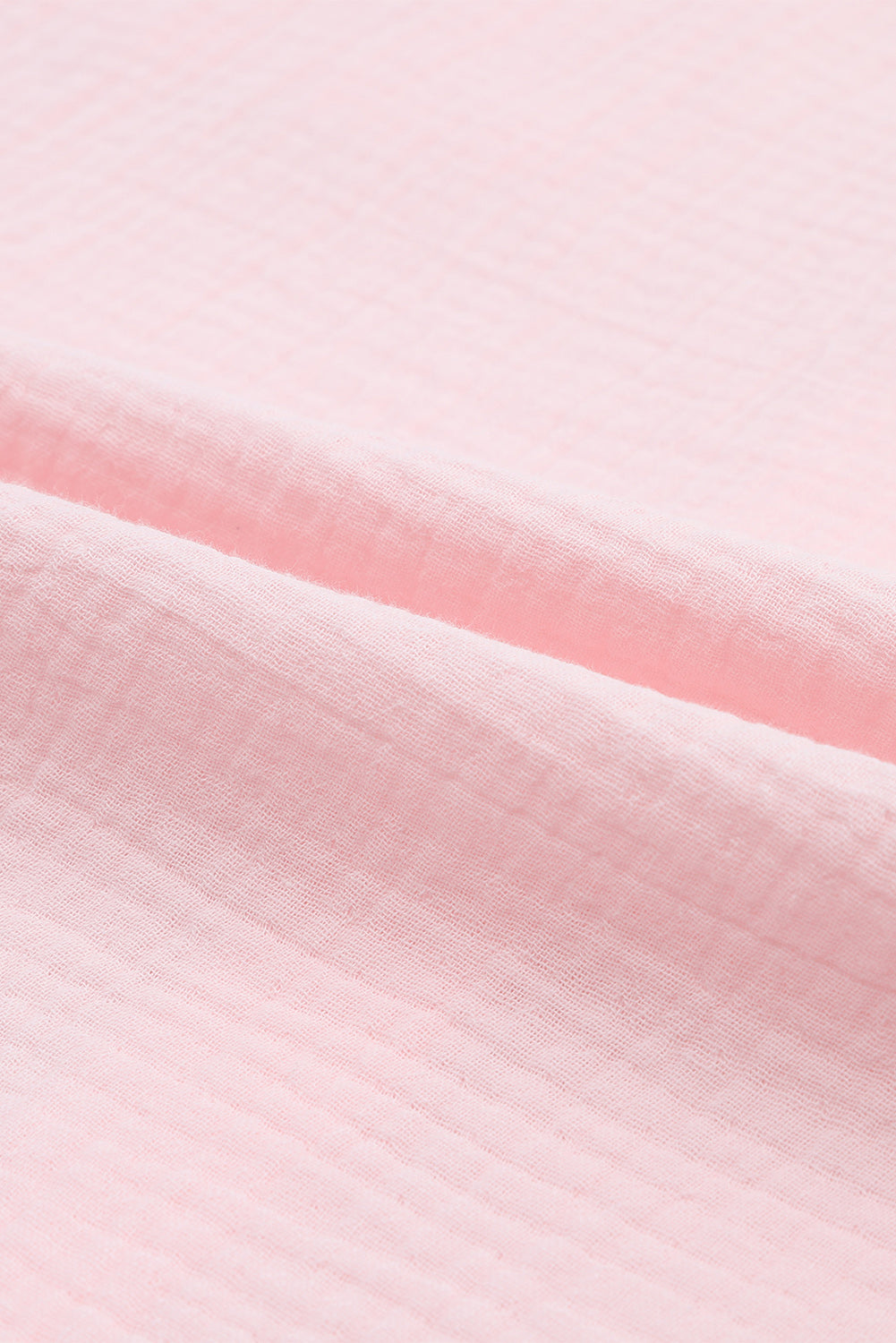 Ružičasta majica s preklopnim rukavima od naborane teksture