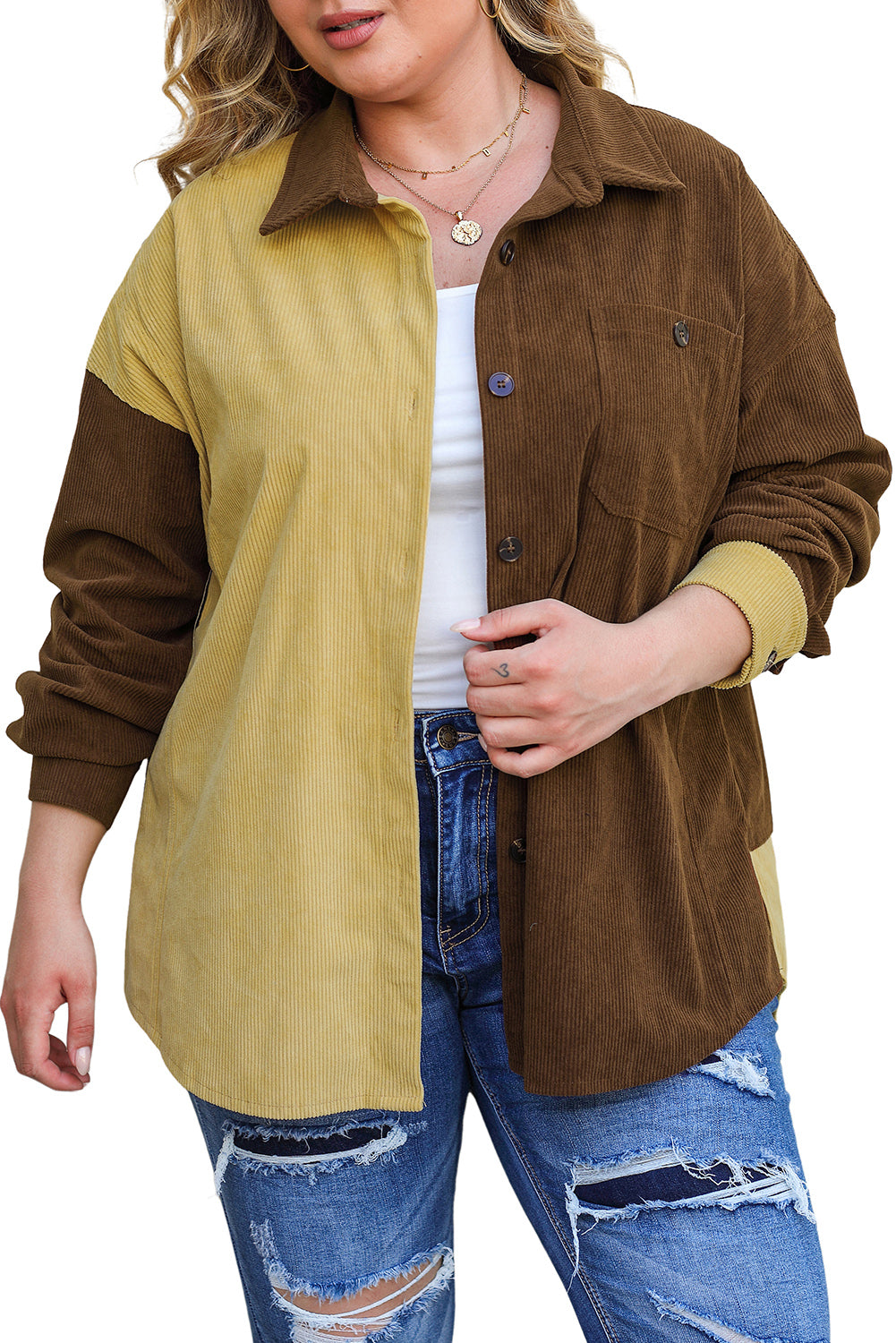 Rjava jakna iz barvnega bloka večje velikosti