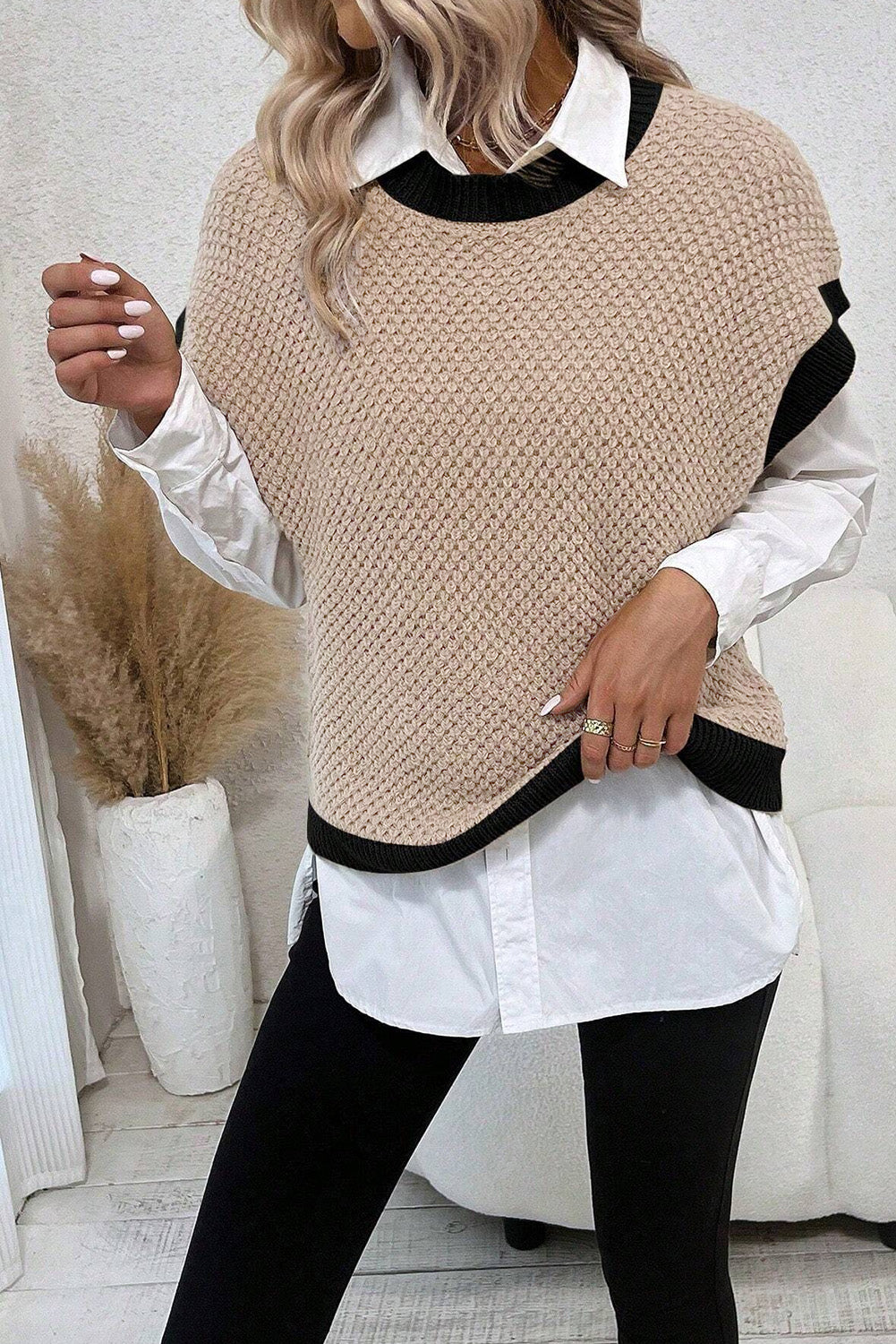 Top maglione con maniche a pipistrello, collo rotondo, finiture a contrasto beige francese chiaro