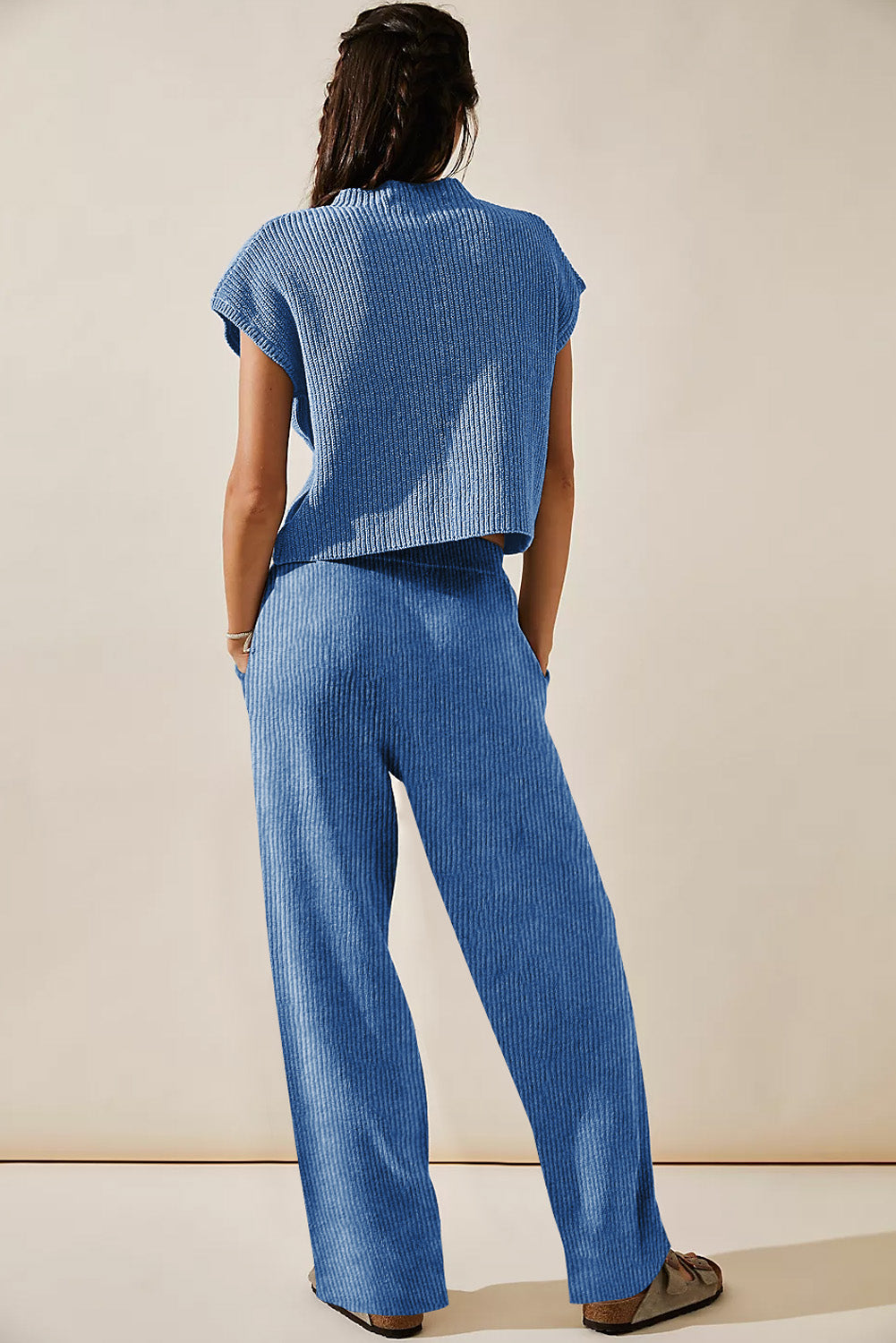 Ensemble pull à col en V tricoté bleu ciel et pantalon décontracté