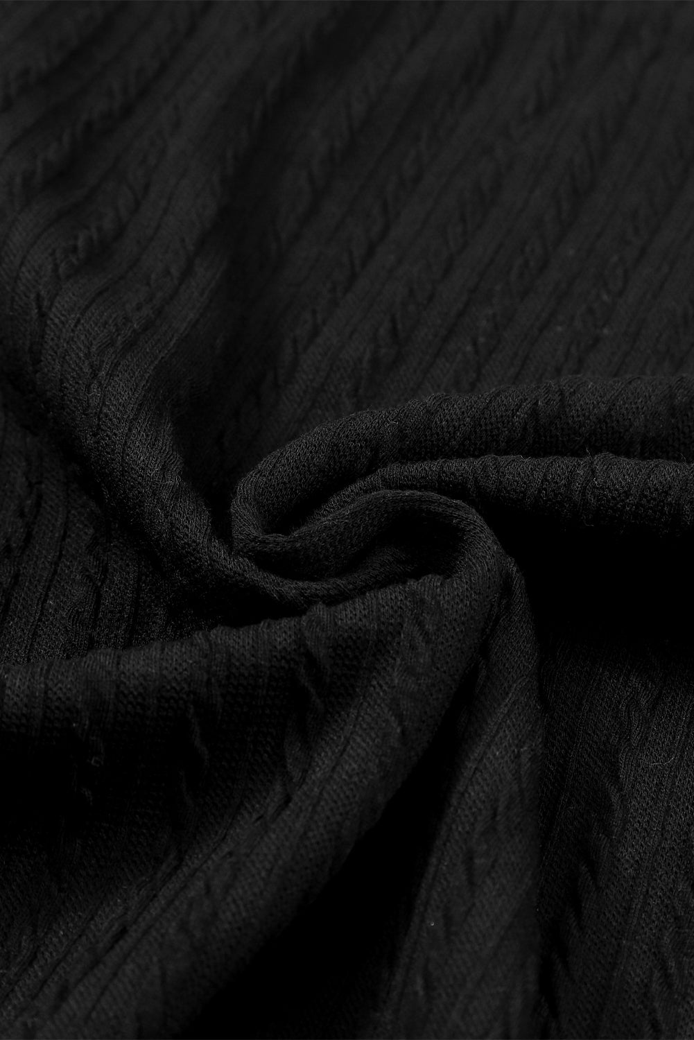 Crna rebrasta pletena majica dugih rukava s okruglim izrezom