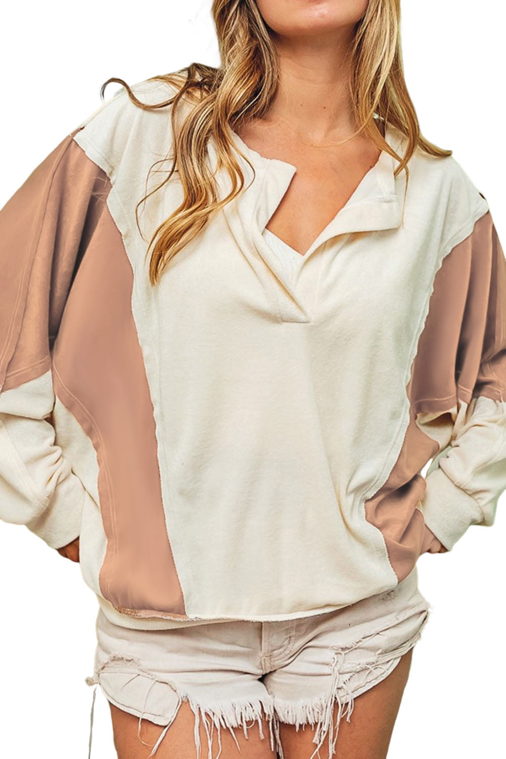 Smeđa vrećasta majica s razdvojenim ovratnikom u obliku patchwork boje