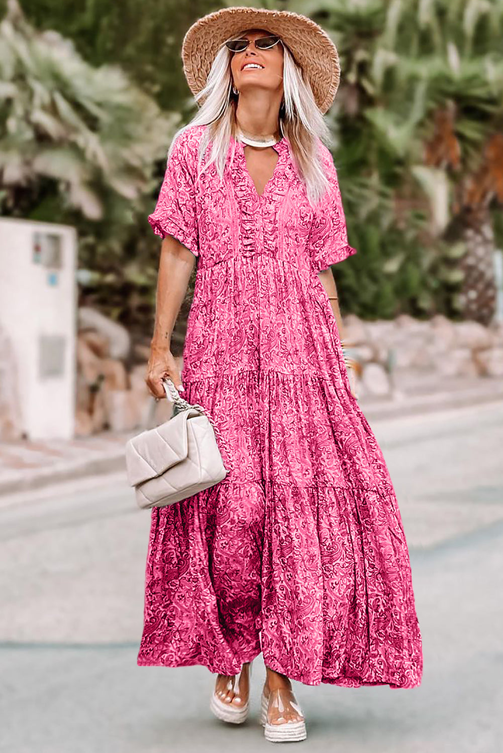 Blagdanska boho haljina s ružičastim paisley printom na više razina