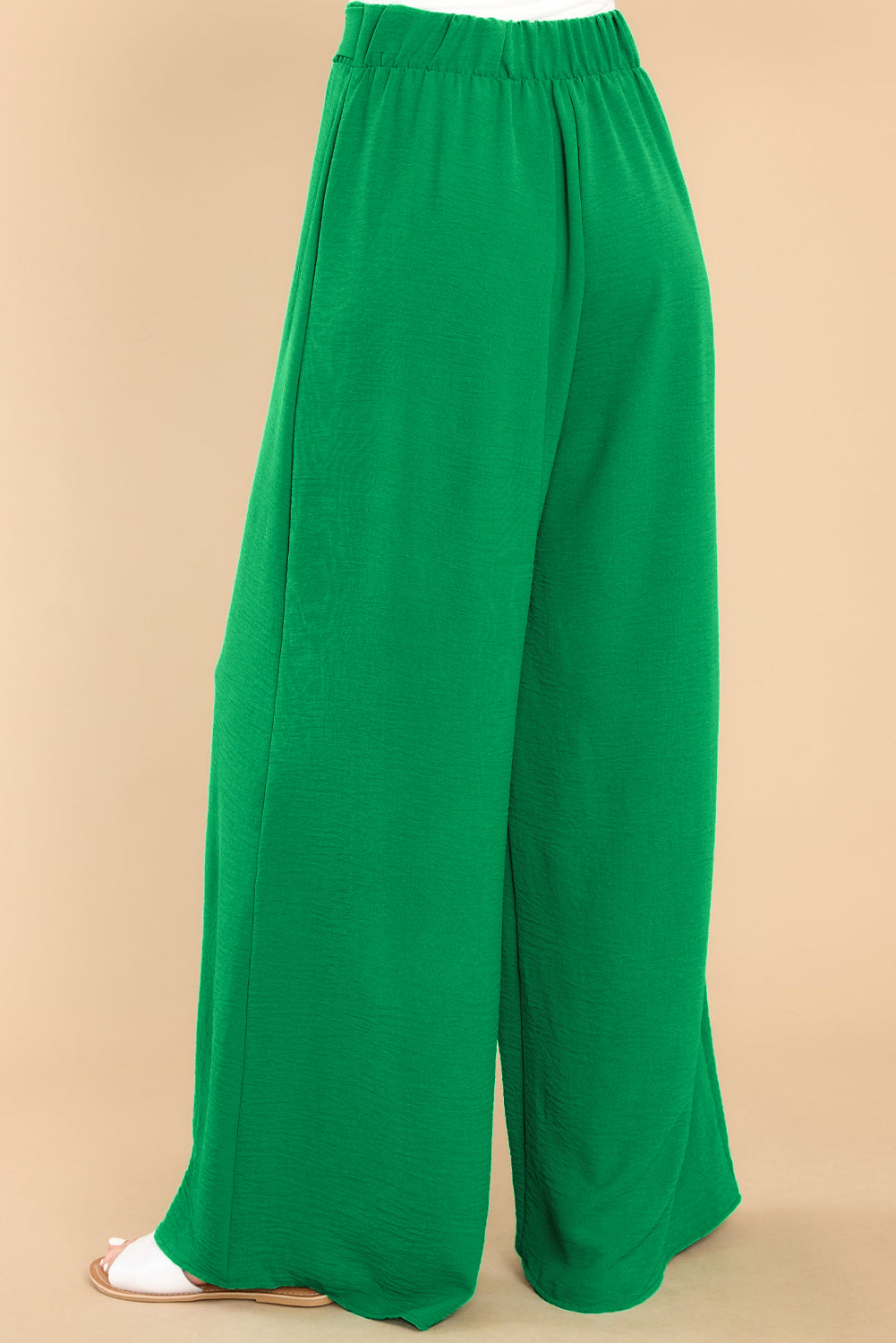 Svijetlozelene široke hlače s visokim strukom s remenom