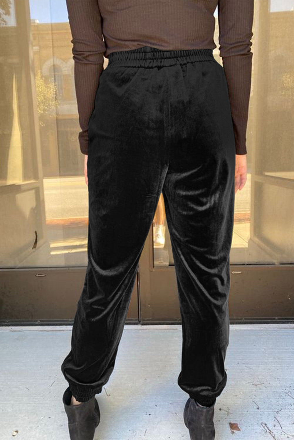 Črne enobarvne jogger hlače