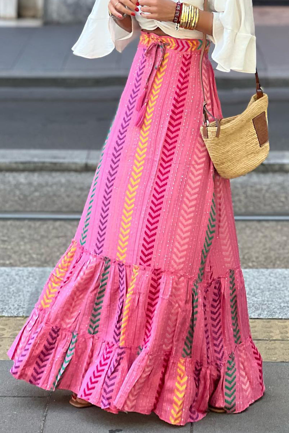 Ružičasta boho suknja s naborima s otisnutim resicama