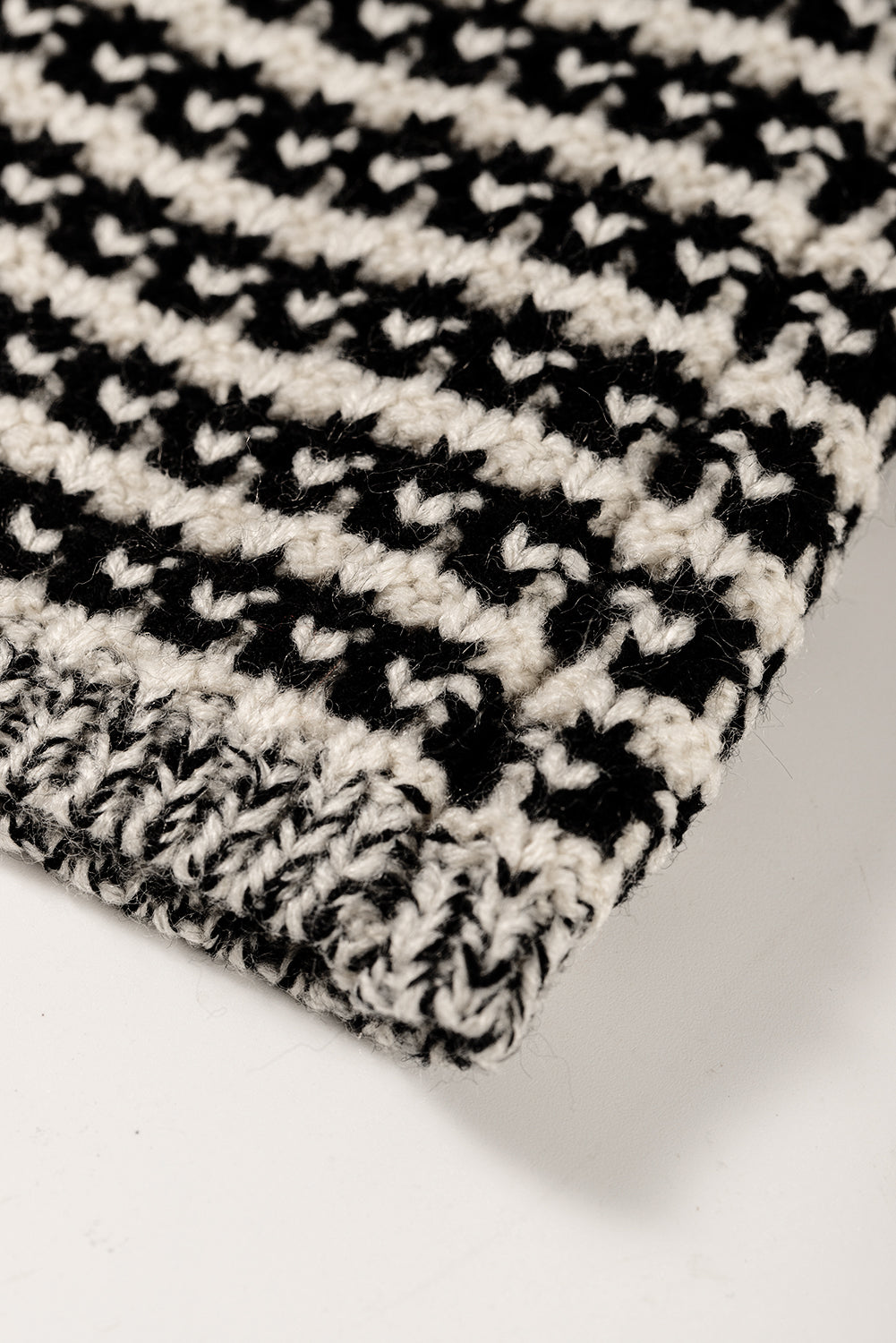 Maglione con lacci color block neutro nero