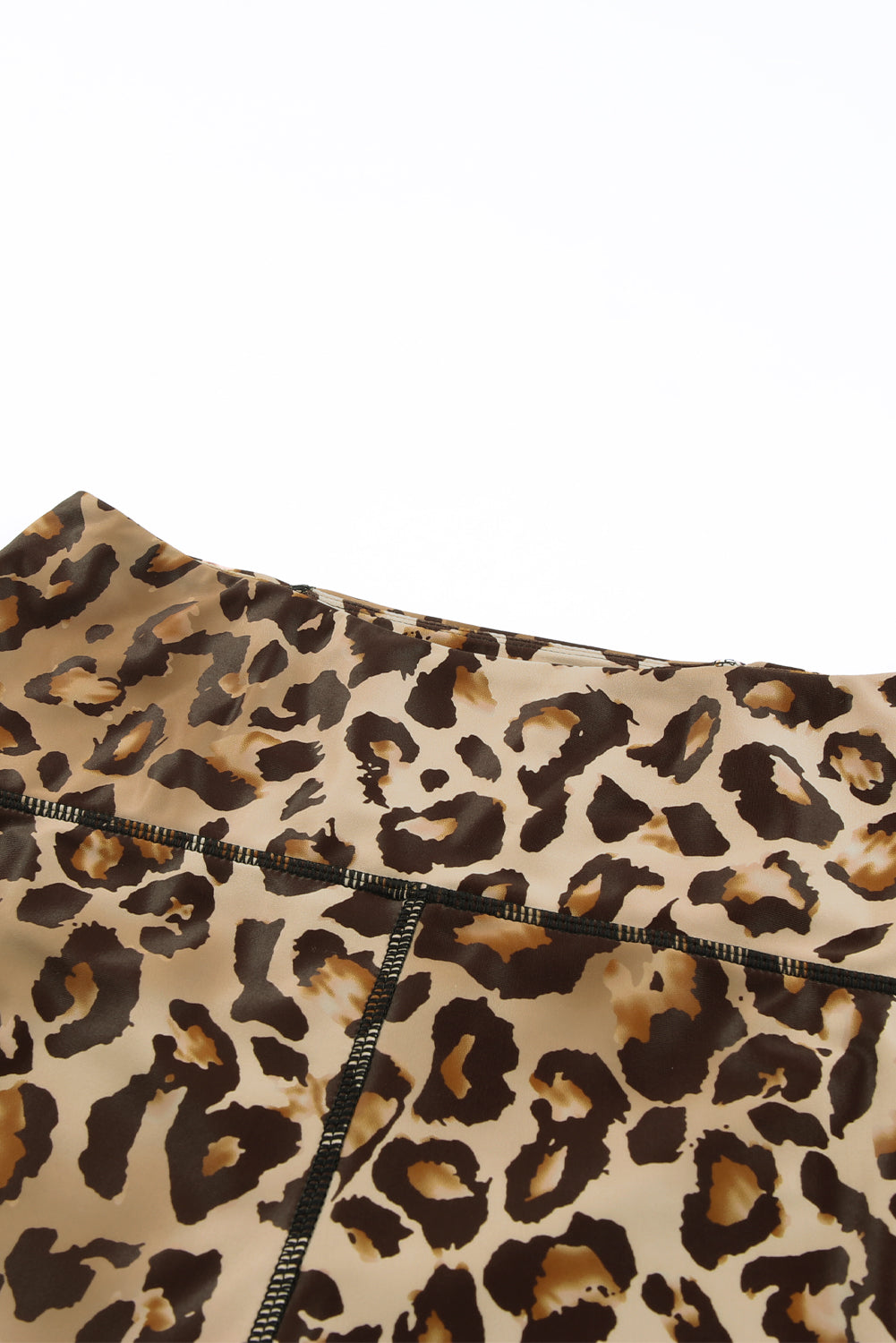 Pantaloncini da bagno patchwork con ritagli in rete leopardata