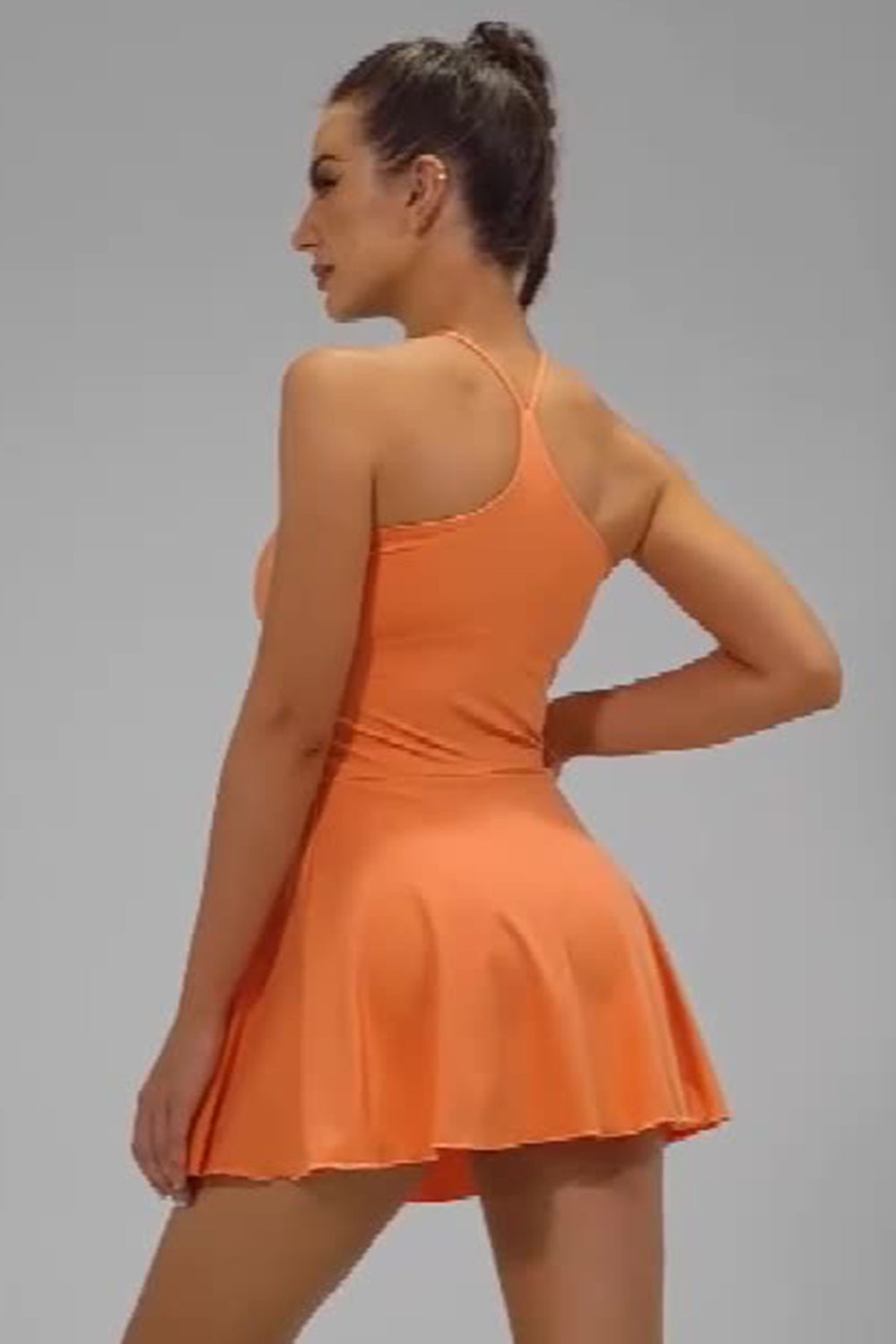 Aktives Kleid mit Spaghettiträgern in Grapefruit-Orange und U-Ausschnitt und Taschen