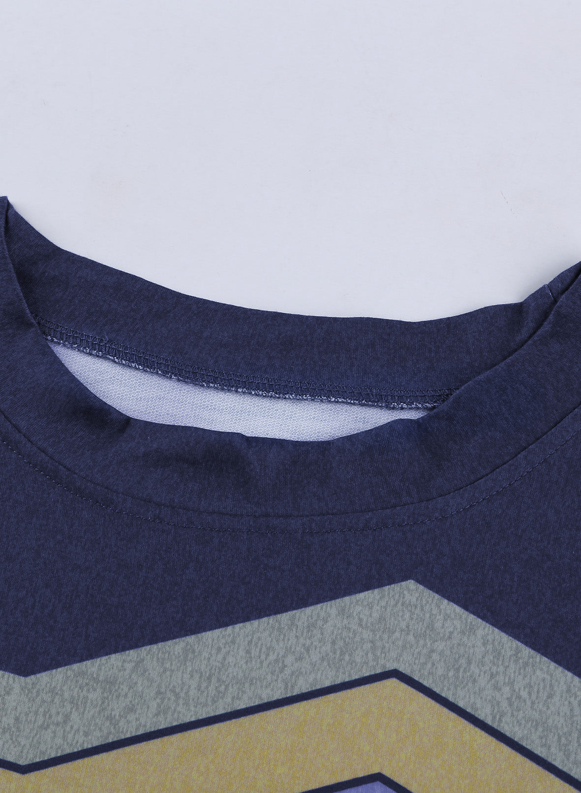 Klassisches Sweatshirt mit blauem Farbblockdesign