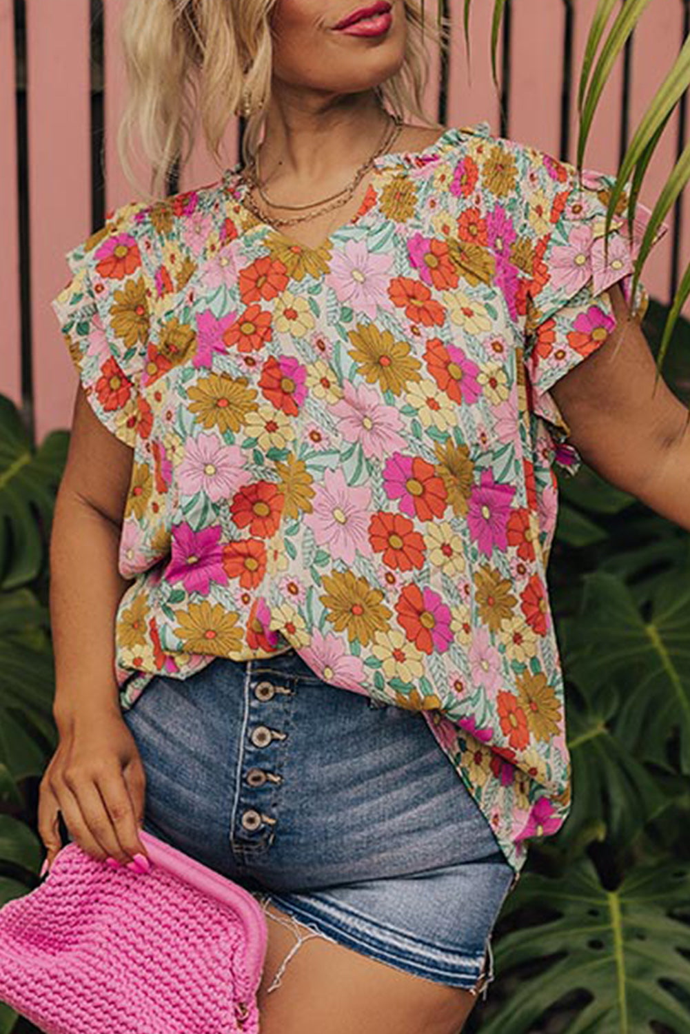 Večbarvna plus cvetlična bluza z zarezanimi rokavi in ​​naborki
