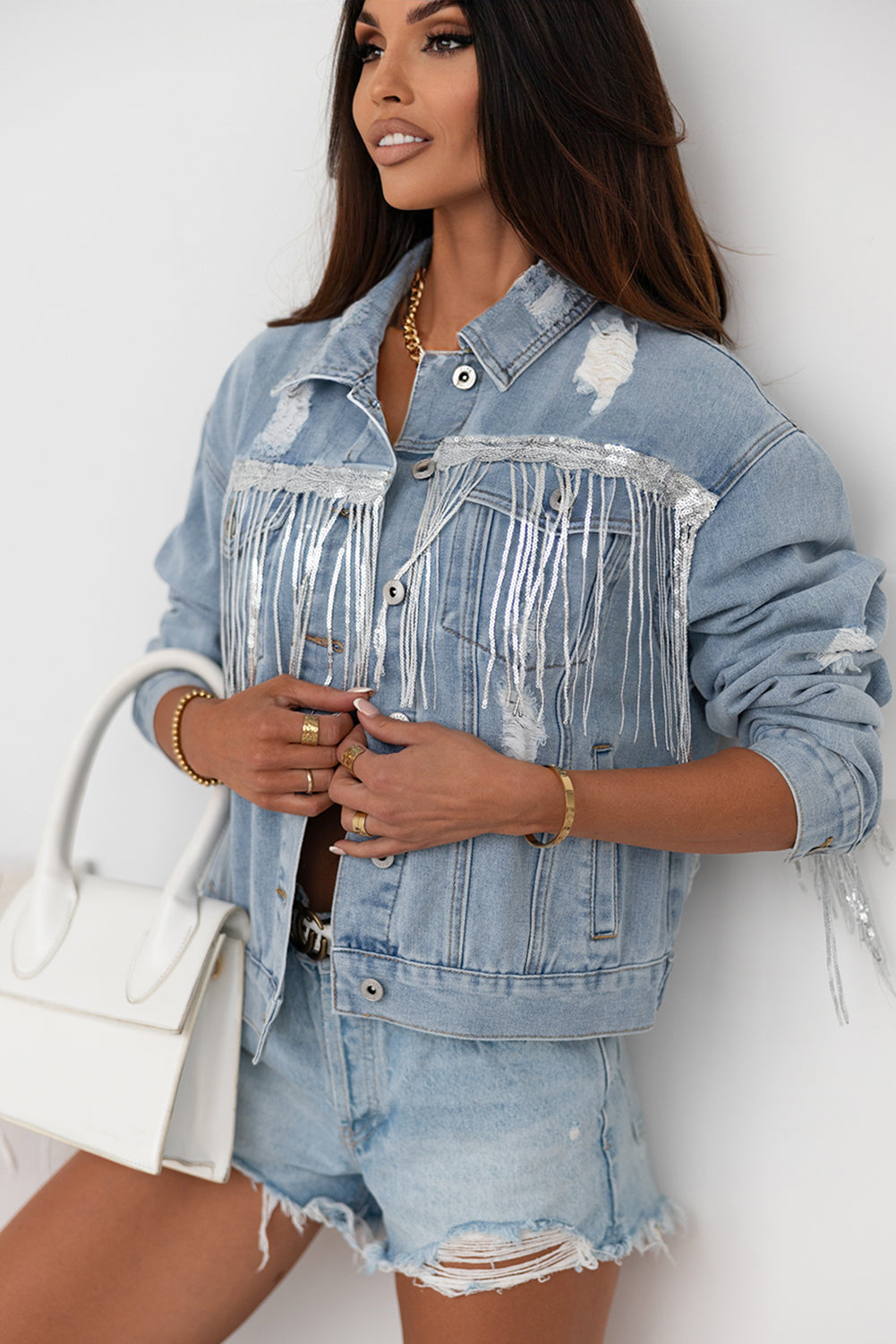 Himmelblaue Jeansjacke im Used-Look mit Pailletten und Fransen