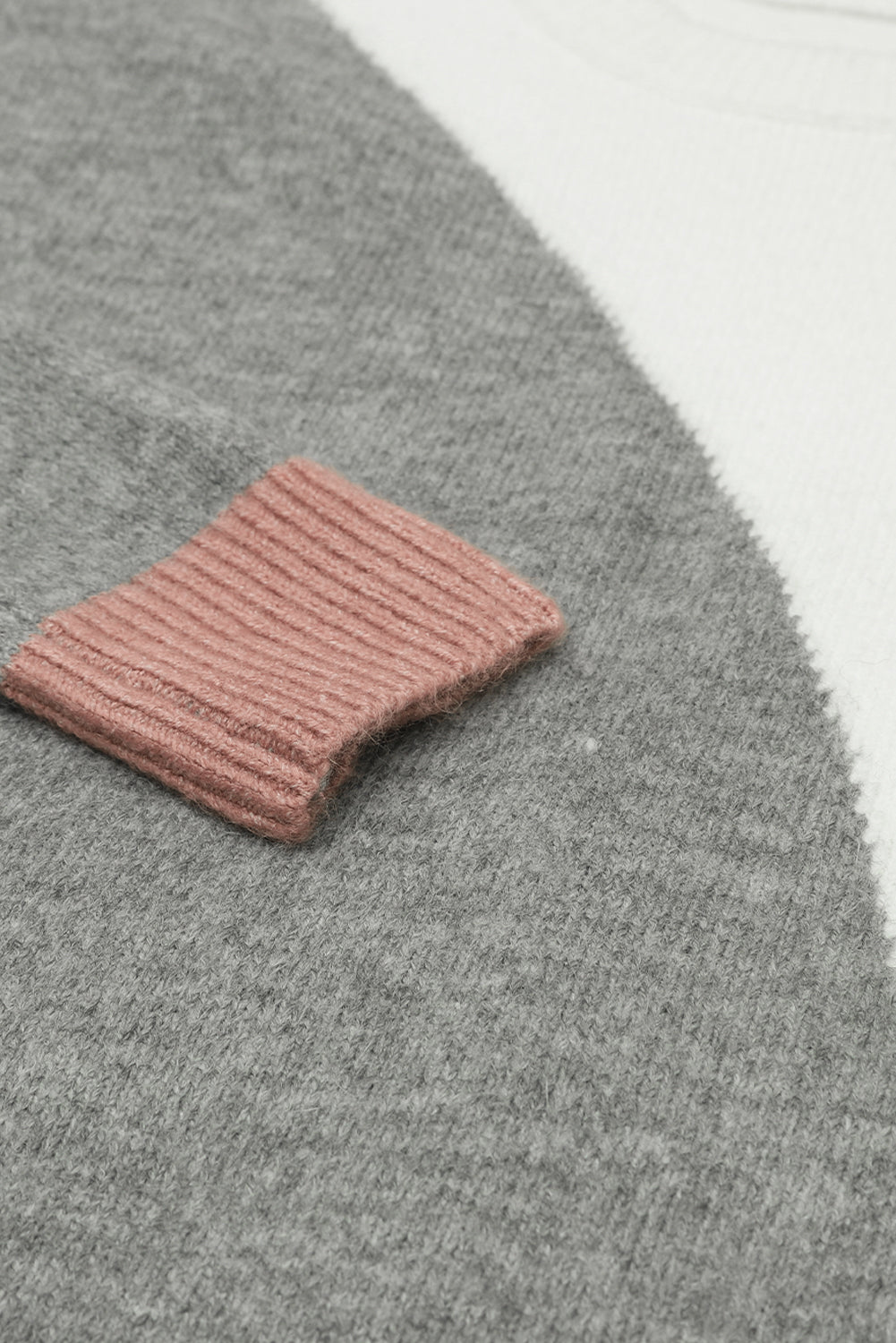 Maglione girocollo con finiture a coste color block grigio