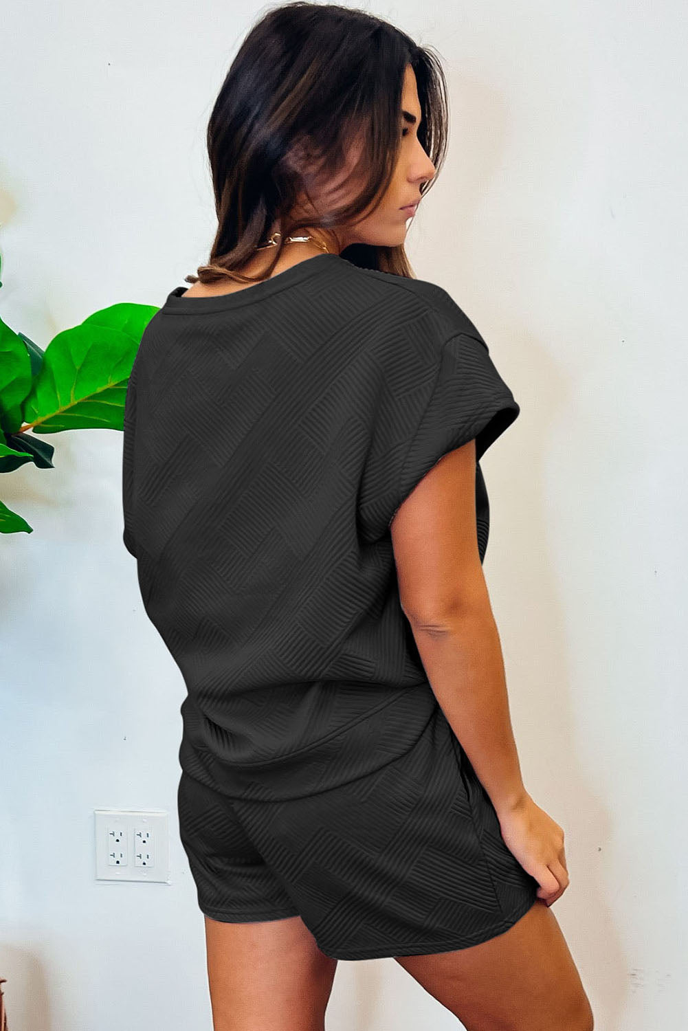 Črn komplet kratkih hlač z vrvico iz enobarvne teksture, 2 kosa