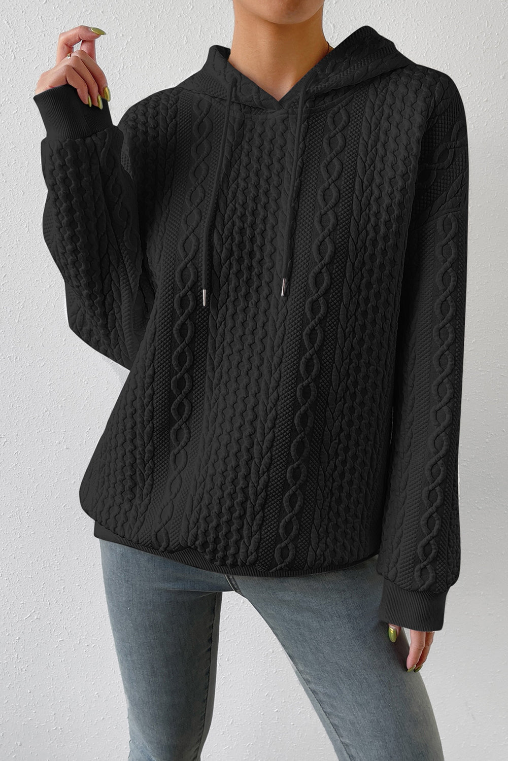 Crna ležerna majica s kapuljačom s teksturom kabela