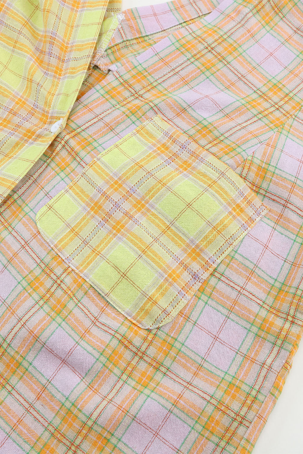 Žuta mješovita karirana košulja dugih rukava s V izrezom i kopčanjem