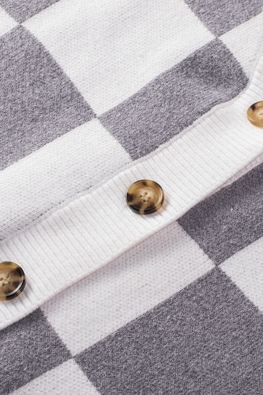 Cardigan pull boutonné gris à carreaux contrastés et imprimé