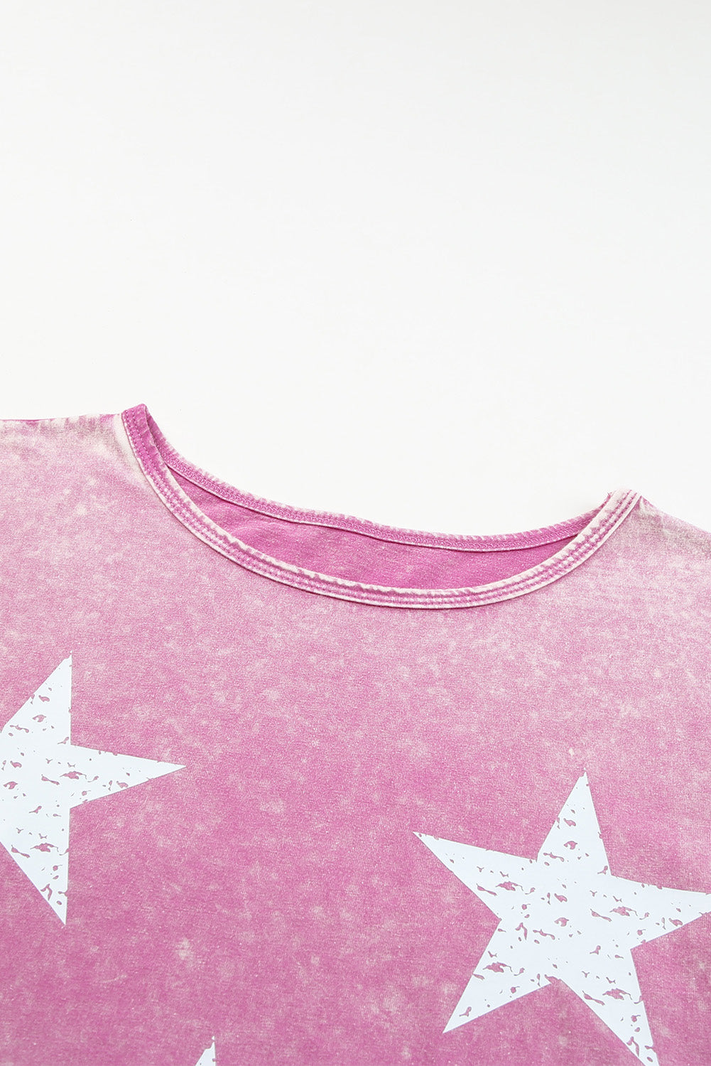 Rosafarbenes T-Shirt mit Vintage-Sternmuster und Mineralwasch-Grafik