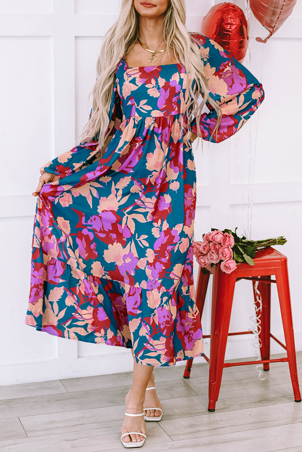 Večbarvna obleka s kvadratnim izrezom in visokim pasom z naborki s cvetličnim vzorcem