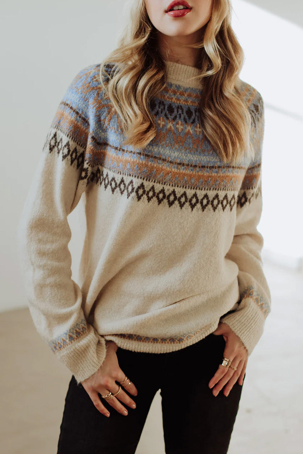 Višebojni pulover s okruglim izrezom s vintage geometrijskim detaljima