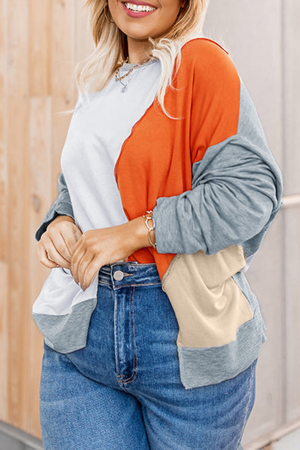 Mehrfarbiges Plus-Size-Sweatshirt mit Farbblocknähten und überschnittener Schulter