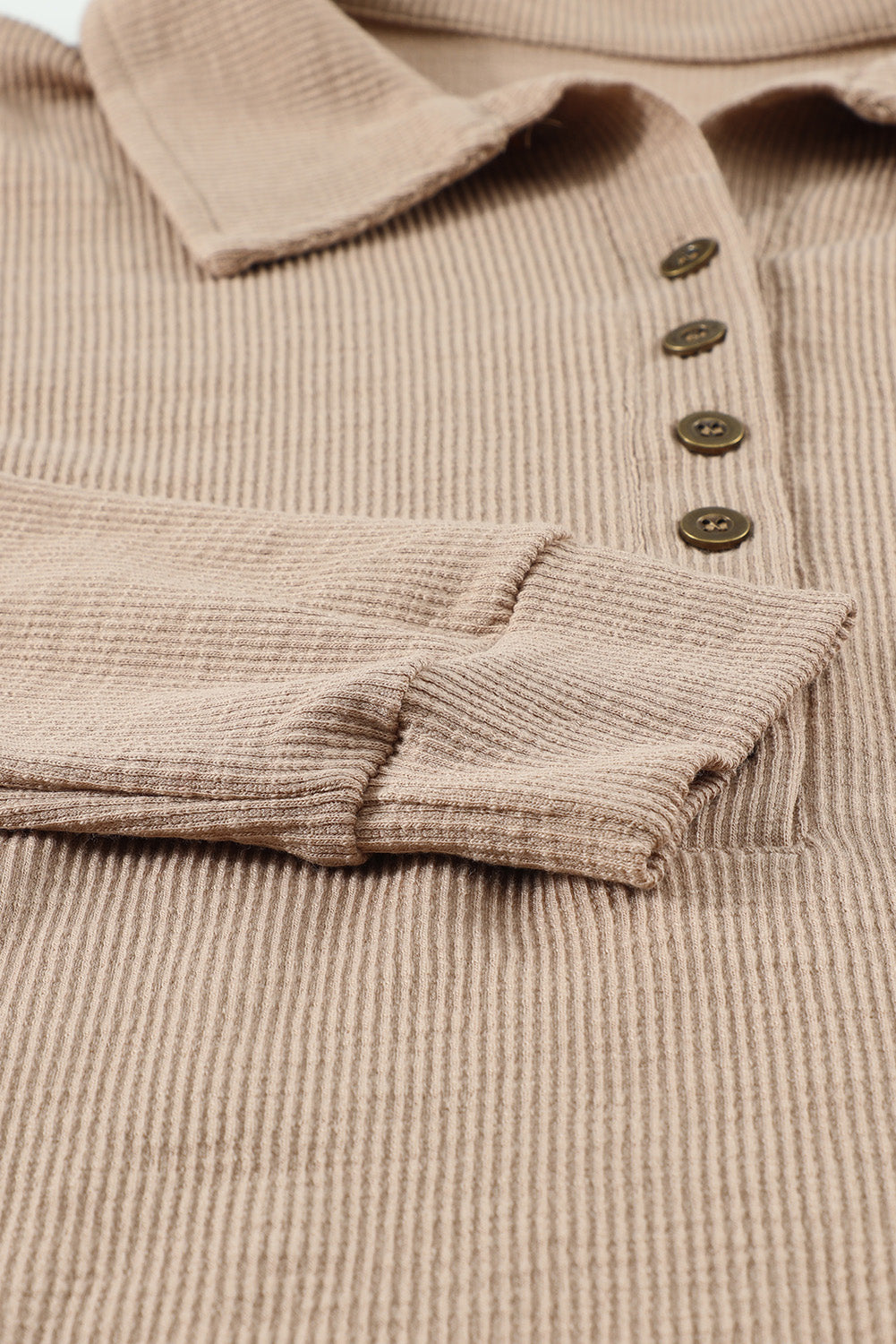 Haut en tricot kaki boutonné sur le devant à col rabattu