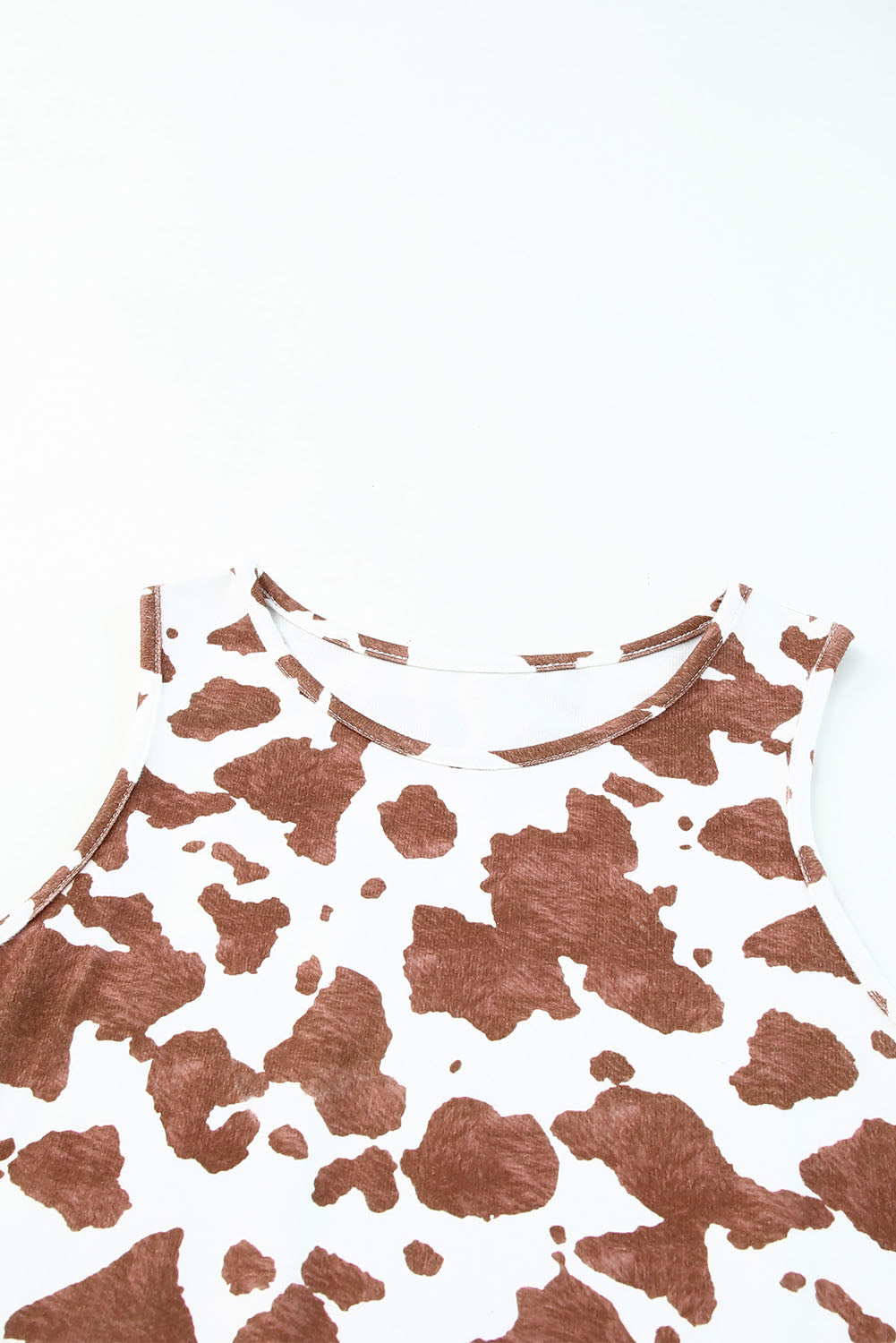 Majica s okruglim izrezom i printom smeđe krave