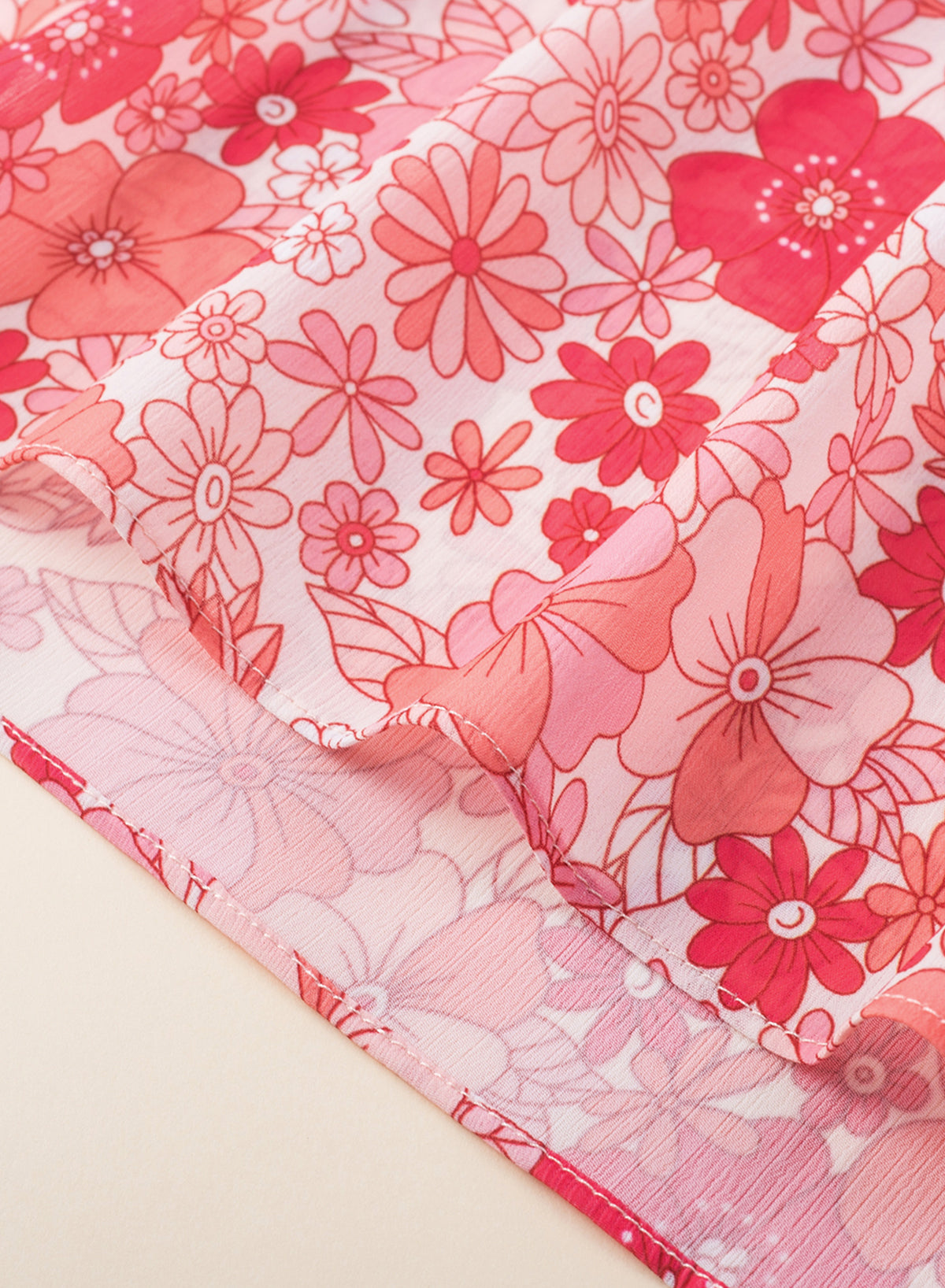 Rožnata bluza v kimono slogu boho s cvetličnim v-izrezom